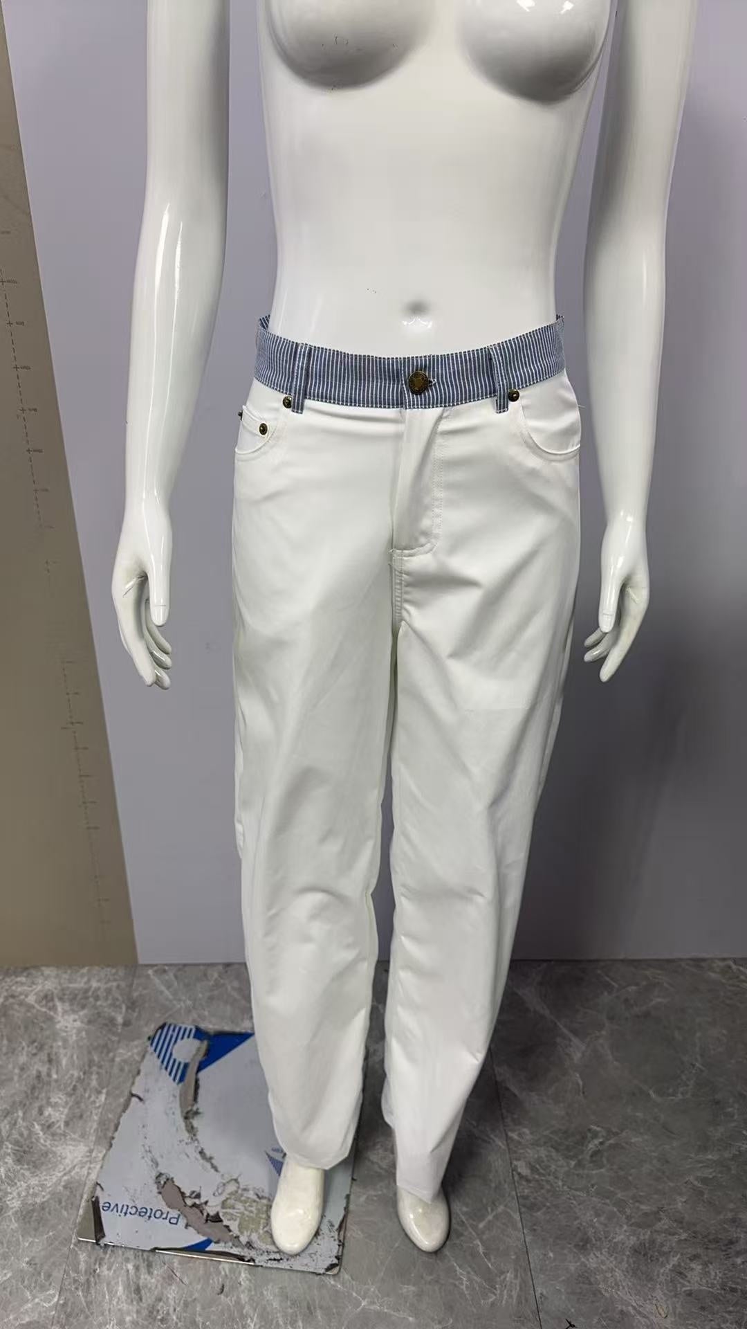 Contrast Color Letter Ribbon Decorative Straight Stitching Jeans